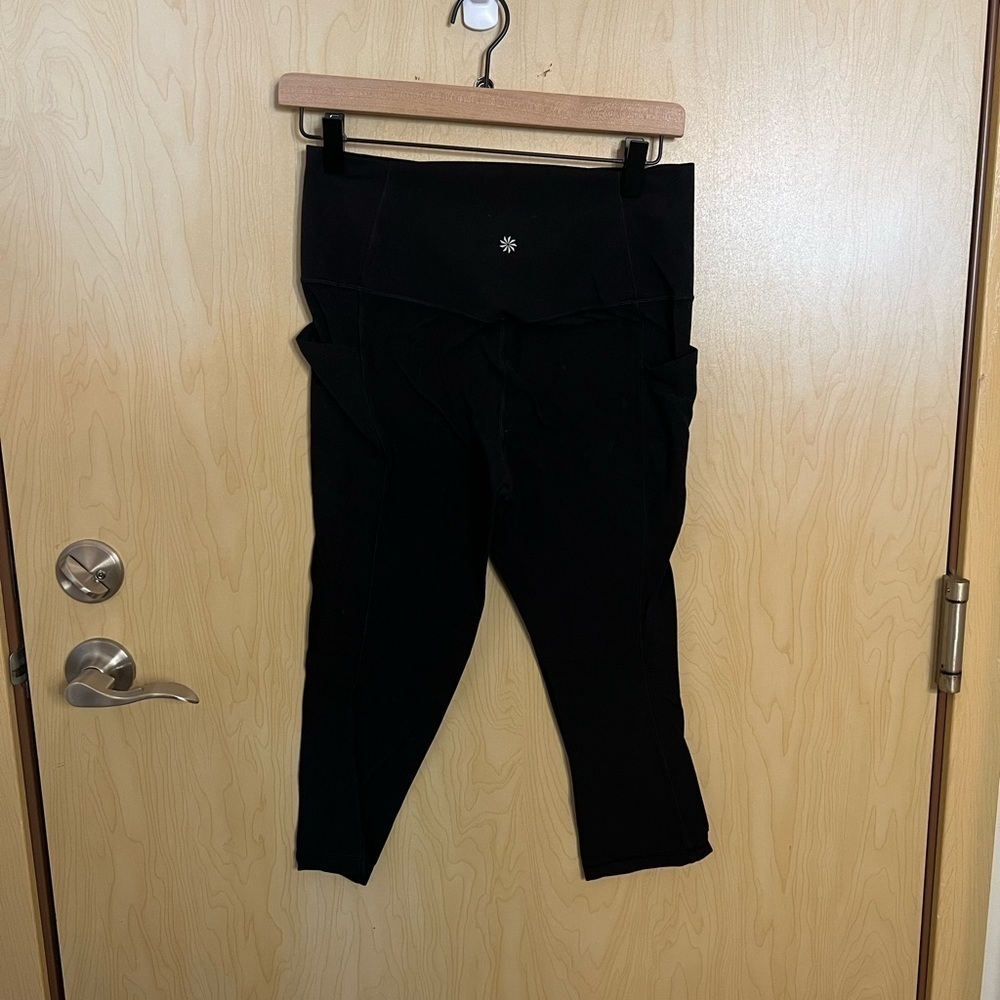 Athleta salutation stashpocket II Capri